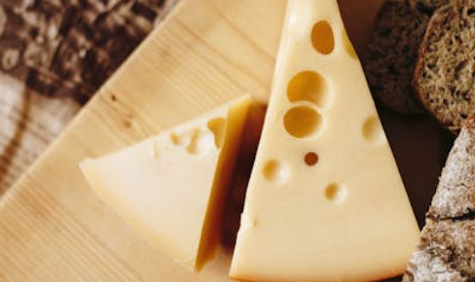 48 significati spirituali di sognare formaggio