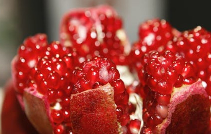 Sogna il melograno : 32 Significato e simbolismo