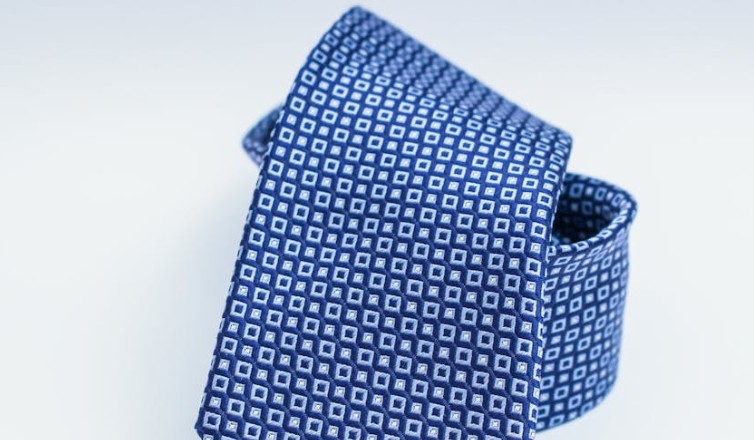 Sognare una cravatta : 52 scenari e interpretazioni