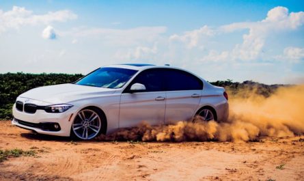 Sognare auto straniere : 36 scenari e interpretazioni