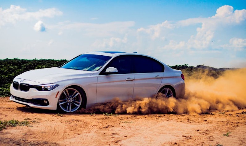 Sognare auto straniere : 36 scenari e interpretazioni