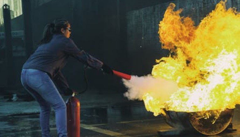 Sogna un estintore : 37 scenari e interpretazioni