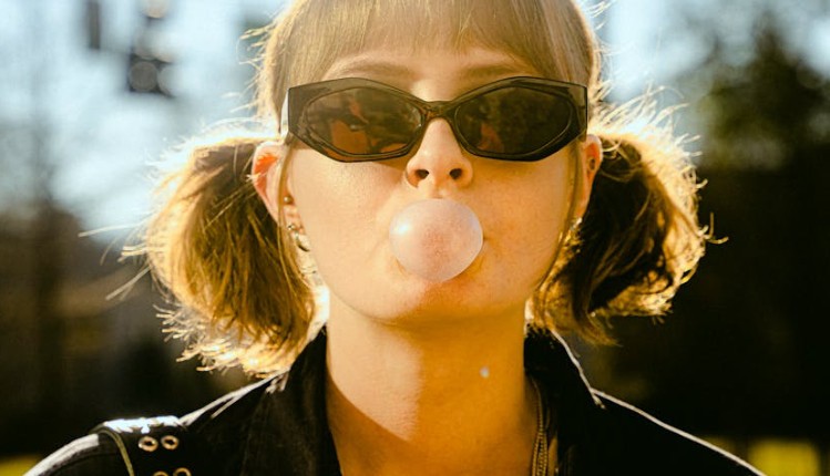 Sognare una gomma da masticare : 33 scenari e interpretazioni