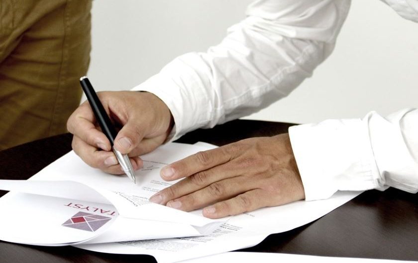 Sognare di firmare : 8 scenari e interpretazioni