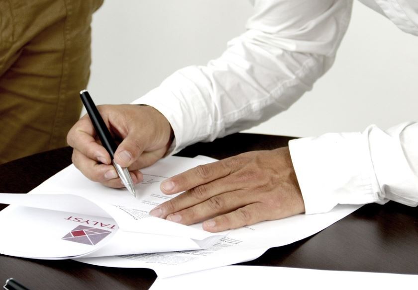 Sognare di firmare : 8 scenari e interpretazioni