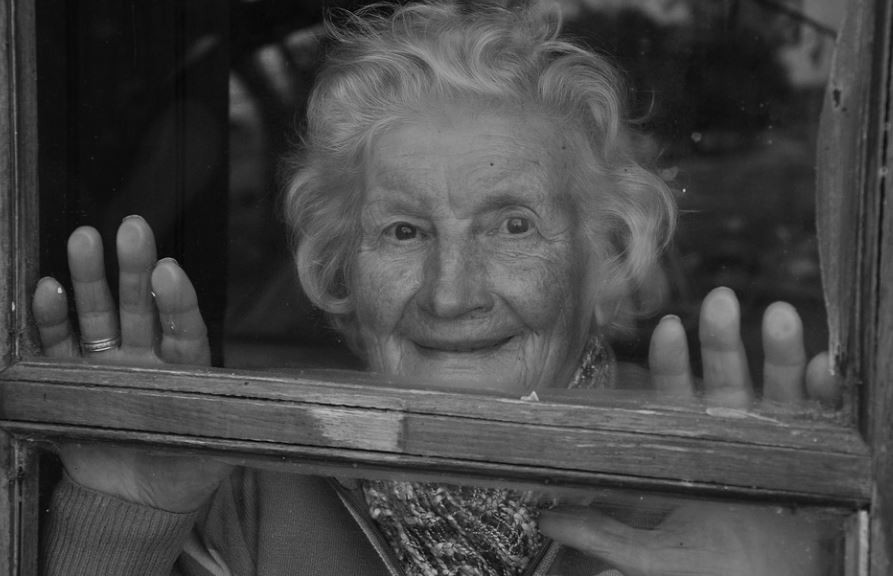 Sognare una nonna malata : 8 scenari e interpretazioni