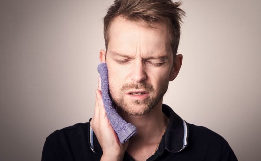 Sognare denti che cadono : 18 scenari e interpretazioni