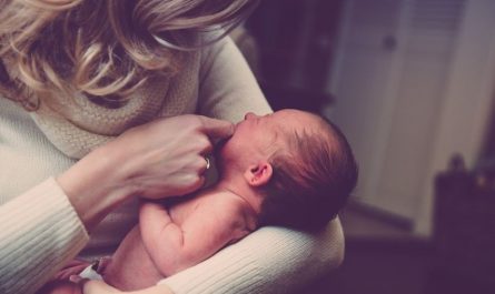 Sognare di allattare al seno : 10 scenari e interpretazioni