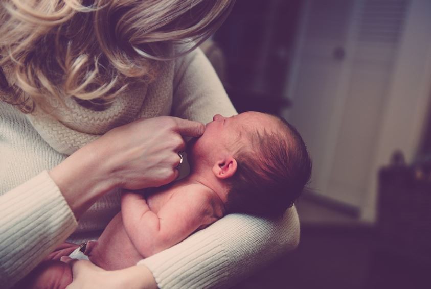 Sognare di allattare al seno : 10 scenari e interpretazioni