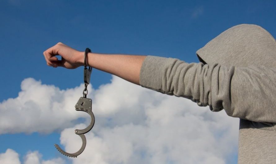 Sognare le manette : 9 scenari e interpretazioni