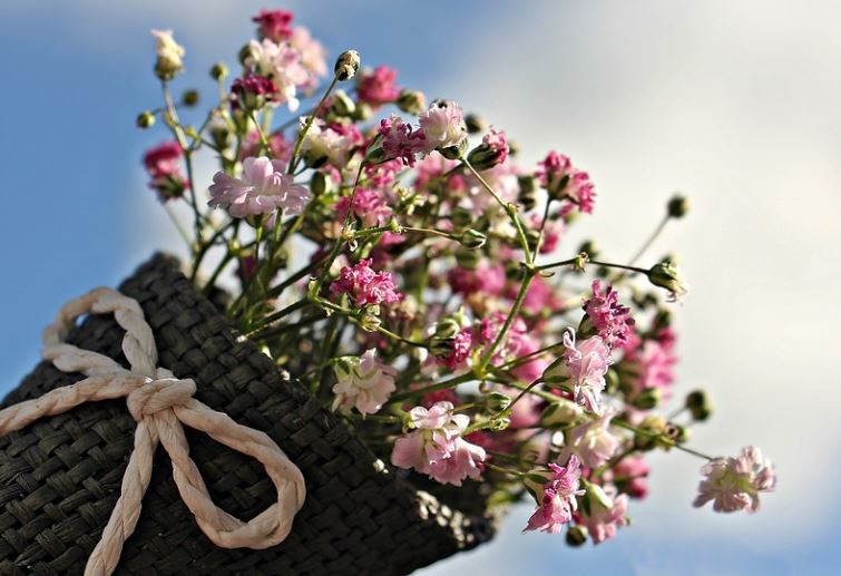 Sognare di ricevere un mazzo di fiori : 14 scenari e interpretazioni