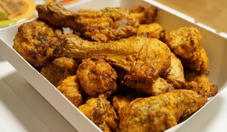 Sognare di mangiare pollo : 9 scenari e interpretazioni