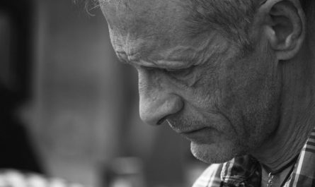 Sognare il tuo nonno defunto : 16 scenari e interpretazioni