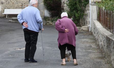 Sognare persone anziane : 11 scenari e interpretazioni