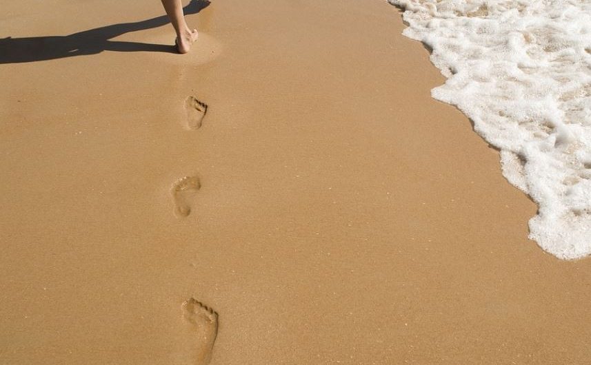 Sognare impronte : 8 scenari e interpretazioni