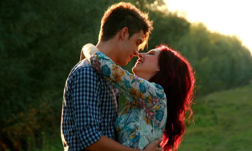 Sognare di baciare qualcuno che non conosci : 16 scenari e interpretazioni