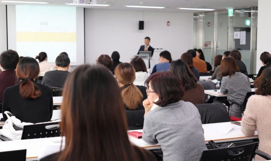 Sognare la scuola cram : 10 scenari e interpretazioni