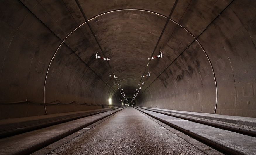 Sognare tunnel : 7 scenari e interpretazioni