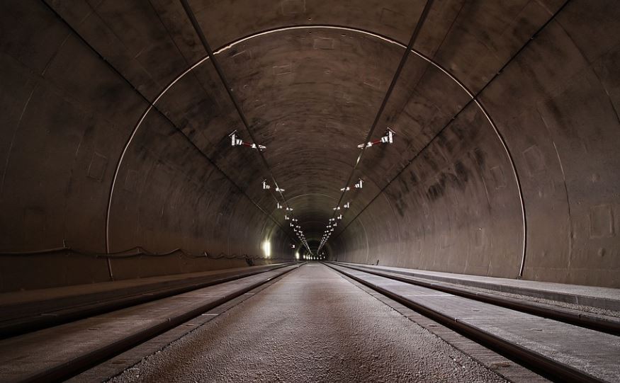 Sognare tunnel : 7 scenari e interpretazioni