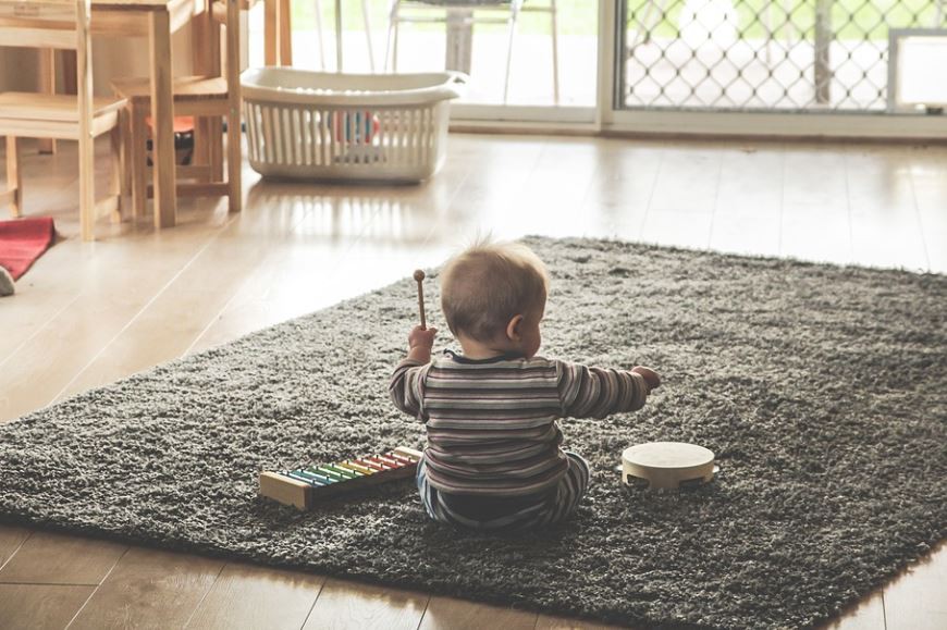 Sognare di vomitare un bambino : 8 scenari e interpretazioni