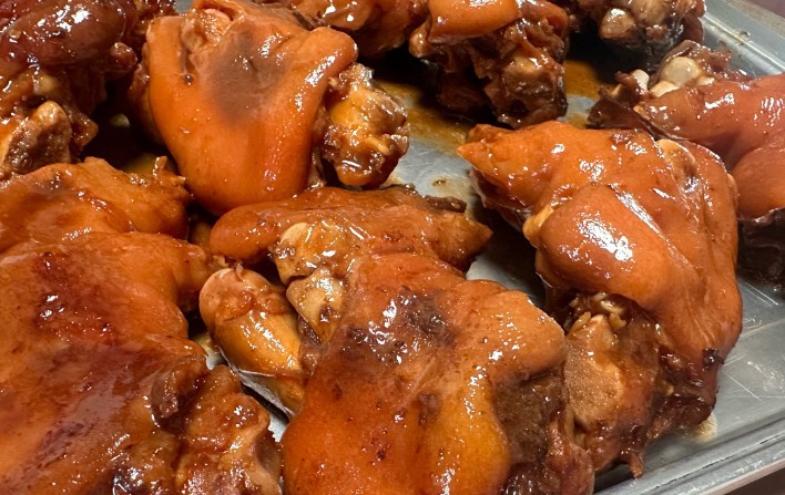 Sognare di mangiare zampetti di maiale : 7 scenari e interpretazioni