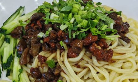 Sognare Zhajiangmian (spaghetti con pasta di soia) : 8 scenari e interpretazioni