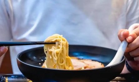 Sognare di mangiare noodles : 8 scenari e interpretazioni