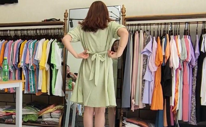 Sognare di comprare vestiti : 25 scenari e interpretazioni