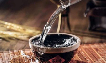 Sognare il liquore : 20 scenari e interpretazioni