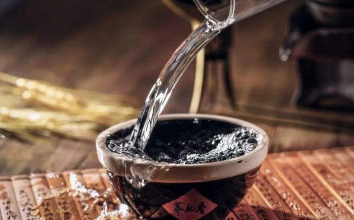Sognare il liquore : 20 scenari e interpretazioni