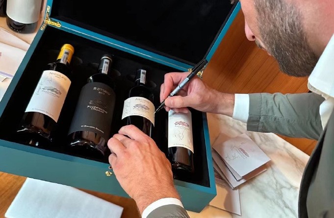 Sognare di ricevere bevande alcoliche in regalo : 12 scenari e interpretazioni