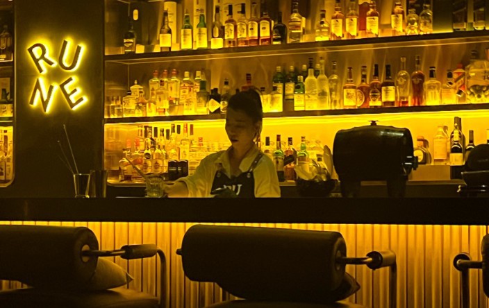 Sognare un bar : 22 scenari e interpretazioni