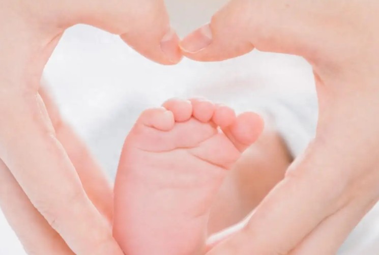 Sognare qualcuno che partorisce un bambino : 18 scenari e interpretazioni