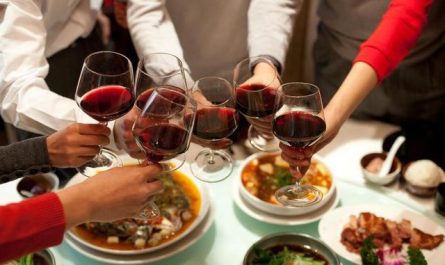 Sognare di bere : 48 scenari e interpretazioni