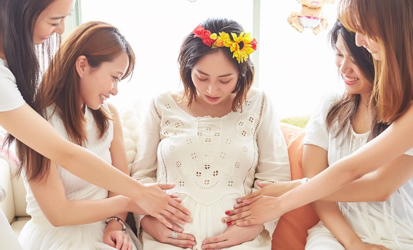 Sognare un’amica che rimane incinta : 20 scenari e interpretazioni