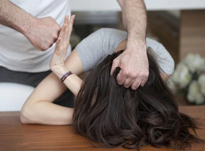 Sognare di picchiare la propria moglie : 20 scenari e interpretazioni