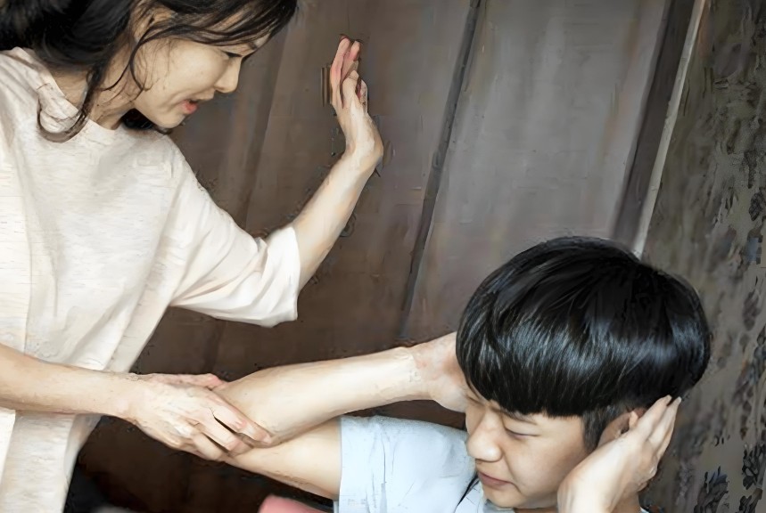 Sognare di picchiare un bambino : 8 scenari e interpretazioni