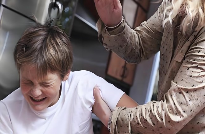 Sognare di picchiare i familiari : 12 scenari e interpretazioni