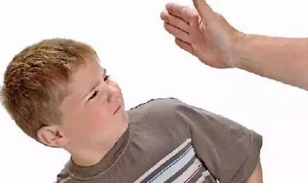 Sognare di essere schiaffeggiati : 10 scenari e interpretazioni