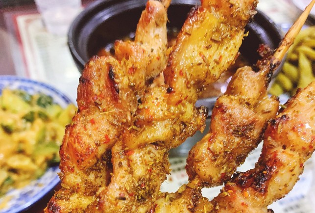 Sognare spiedini di pollo : 8 scenari e interpretazioni