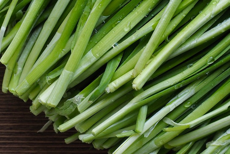 Sognare l'erba cipollina : 14 scenari e interpretazioni