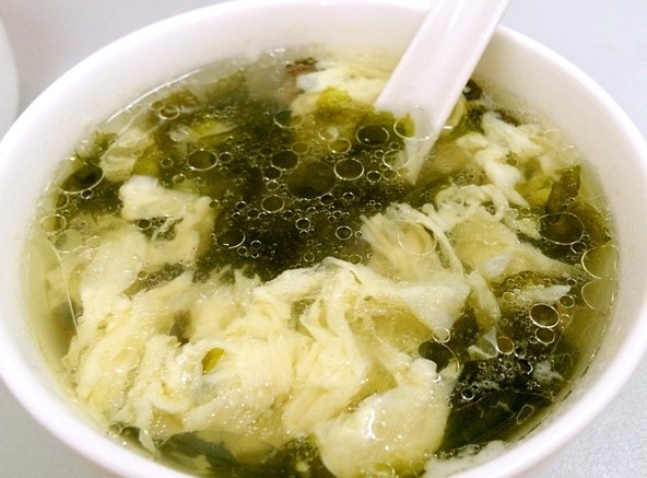 Sognare una zuppa di alghe : 13 scenari e interpretazioni