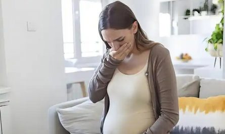 Sognare la nausea mattutina : 9 scenari e interpretazioni