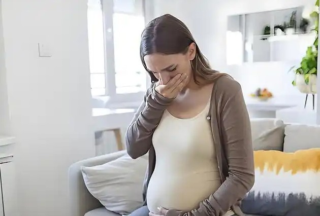 Sognare la nausea mattutina : 9 scenari e interpretazioni