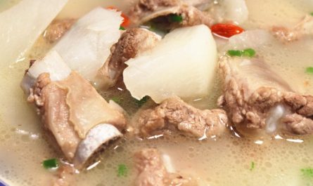 Sognare una zuppa di costolette di maiale : 14 scenari e interpretazioni