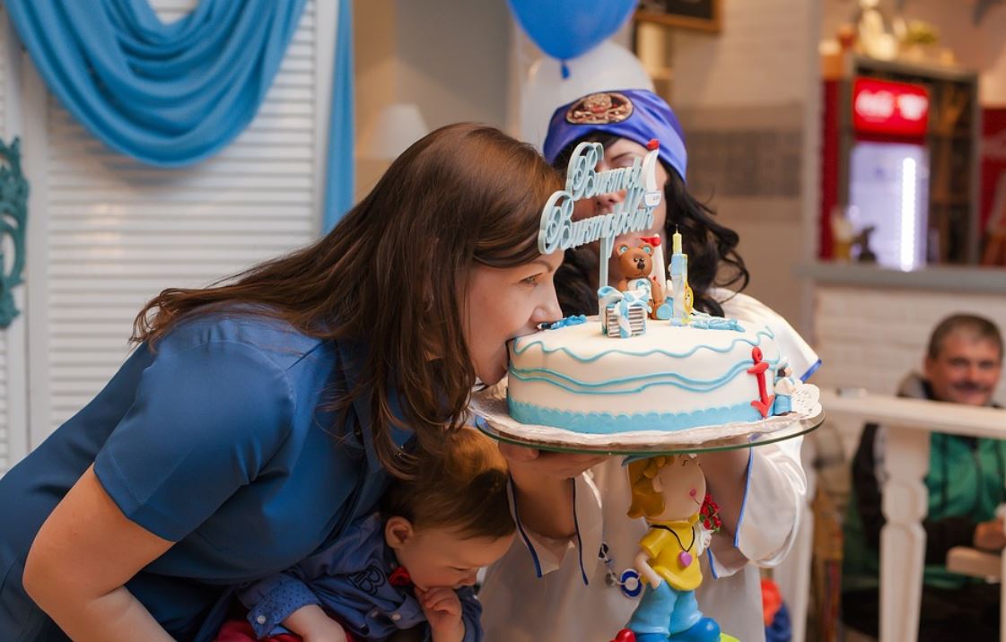 Sognare di mangiare una torta : 13 scenari e interpretazioni