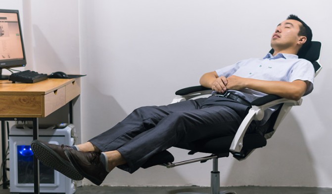 Sognare di essere seduti su una sedia : 10 scenari e interpretazioni