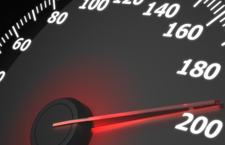 20 significati simbolici del sognare auto che sfrecciano