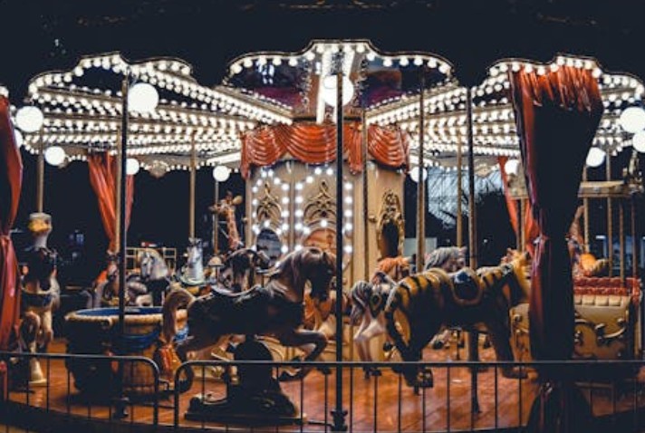 18 significati simbolici dei Sognare un parco divertimenti