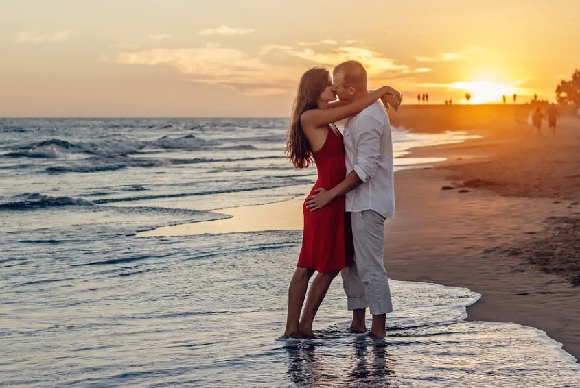 15 Simboli e Significati dei Sognare di Baciare